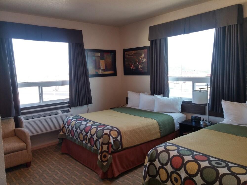 High Point Inn & Suites Peace River 外观 照片